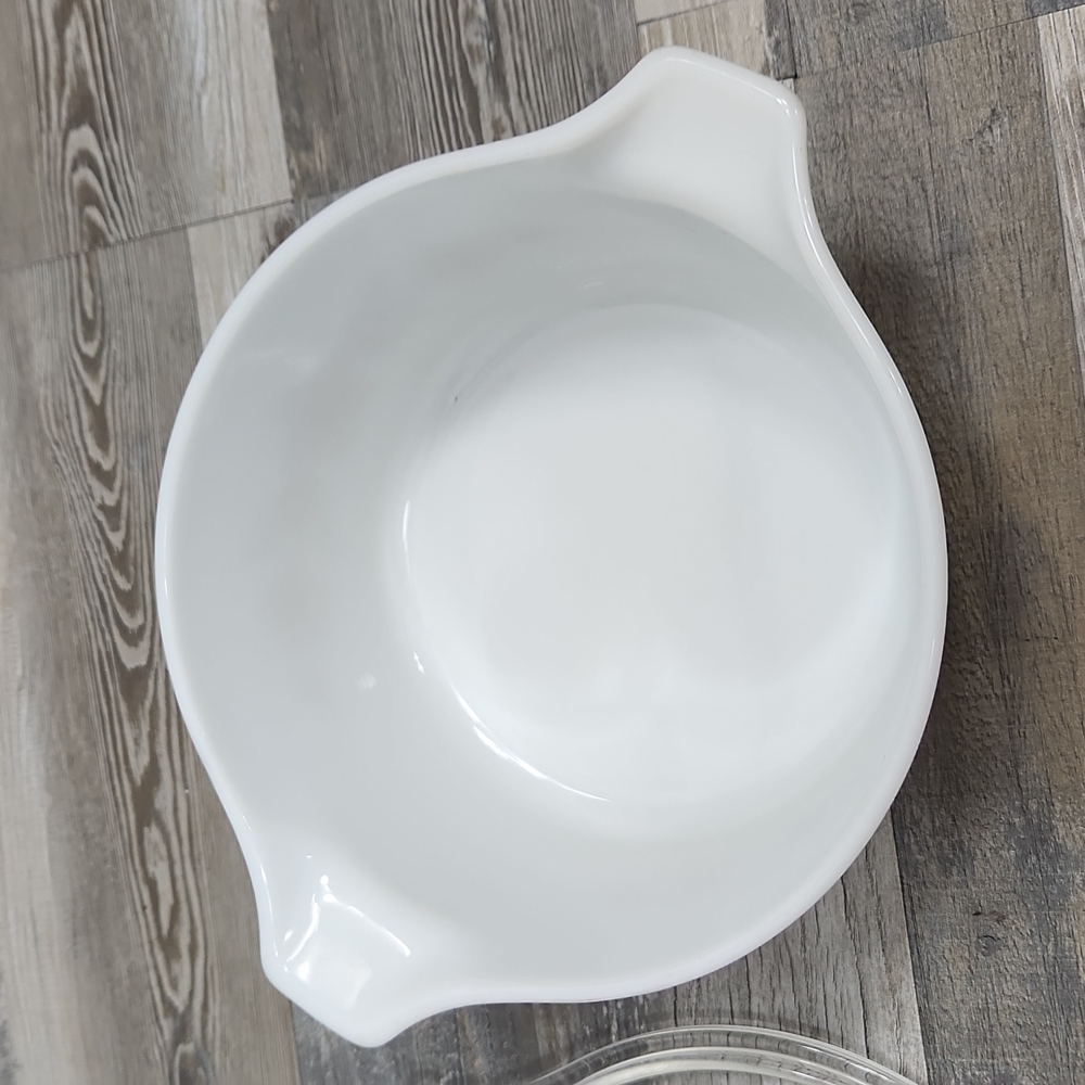 Vintage Pyrex Butterfly Gold Round Casserole Dish with Lid - Picture 7 of 11